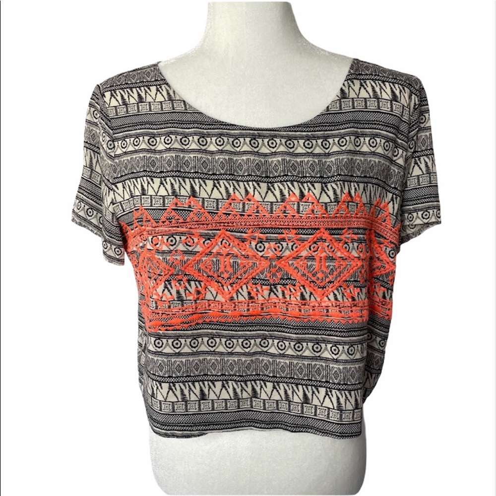 Etiquette Top Aztec Boho Crop Button Up Back Lightweight Short Sleeve Large